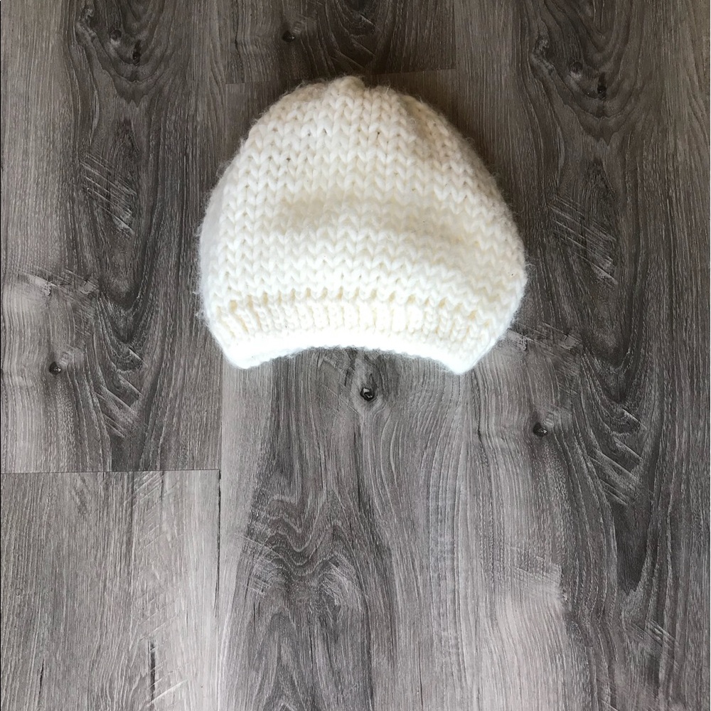 Cozy White Wool Hat✨
